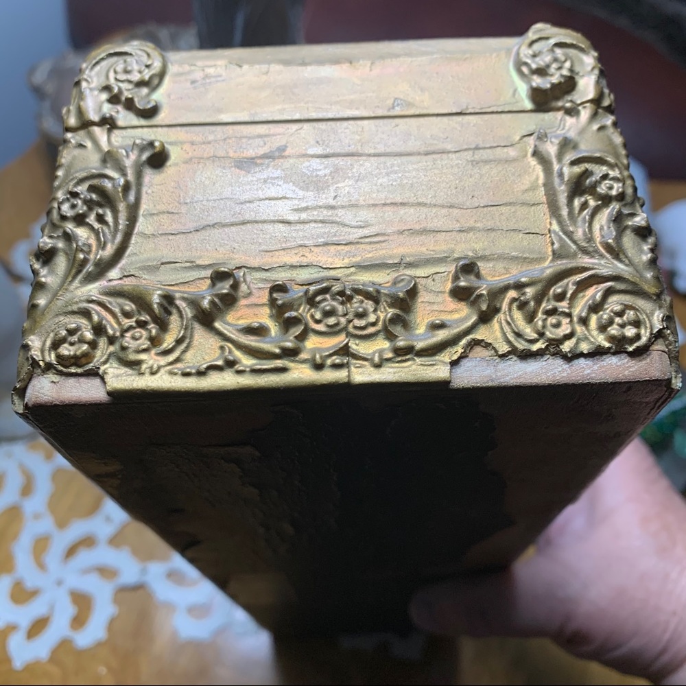 Vintage Gilt Wood & Gesso Dresser Top Glove Box - Picture 9 of 13